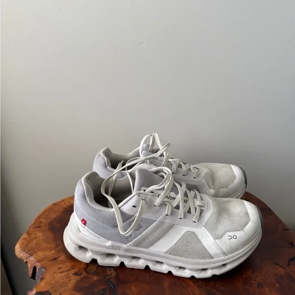 Gently Used OnCloud Cloudrunner Shoes - Picture 3 of 6
